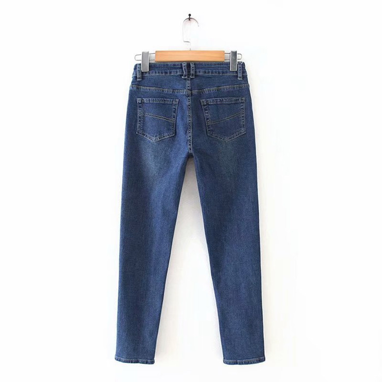 Τζιν γυναικεία σε σκούρο μπλε  λεπτό μοντέλο