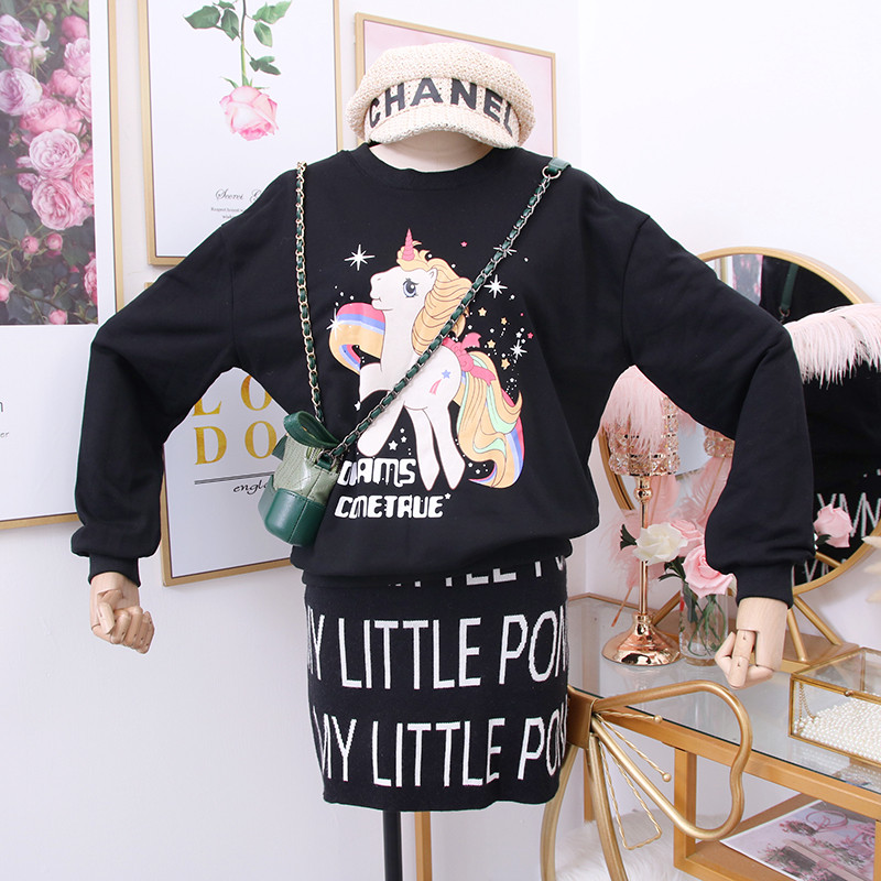 Set modern de dama model nou din bluza in doua parti cu aplicatie + fusta