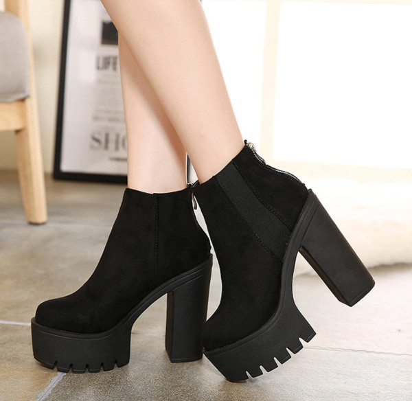 Cizme moderne de dama cu platforma de culoare neagra
