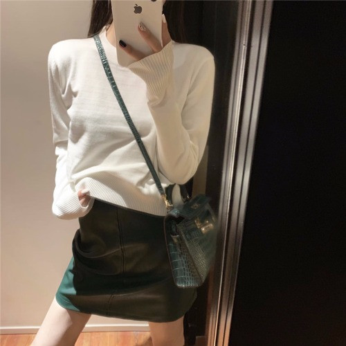 Γυναικείο λεπτό πουλόβερ με μακριά μανίκια και οβάλ ντεκολτέ