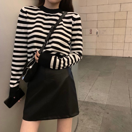 Γυναικείο λεπτό πουλόβερ με μακριά μανίκια και οβάλ ντεκολτέ