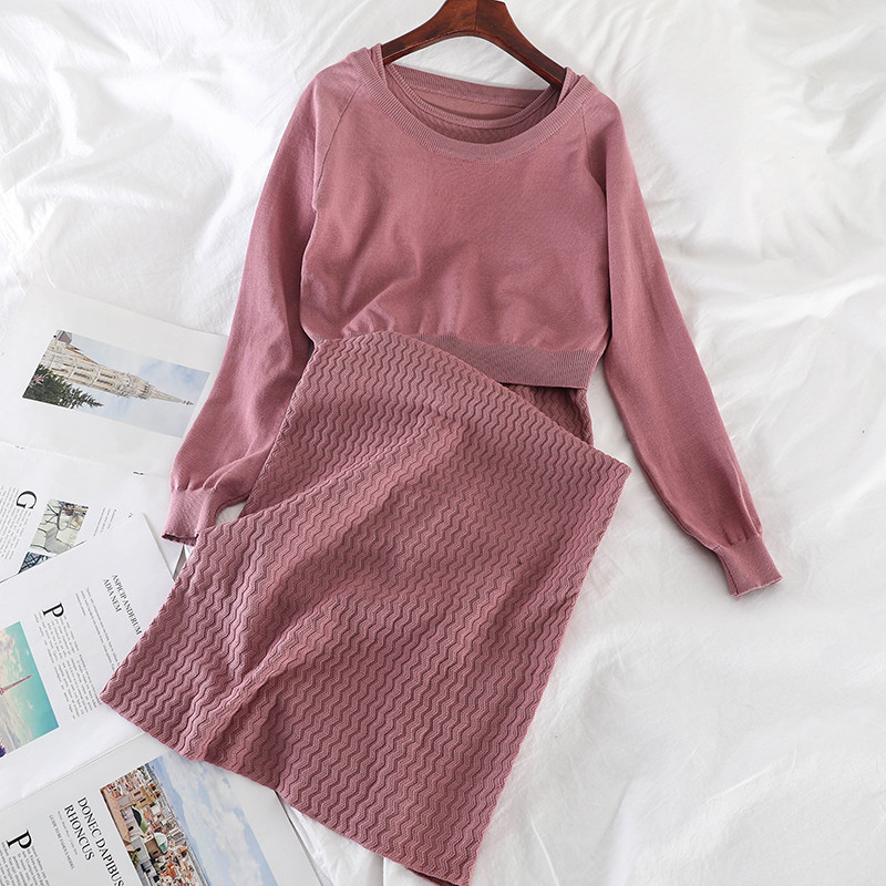 Set de dama de toamna care include pulover si rochie in mai multe culori