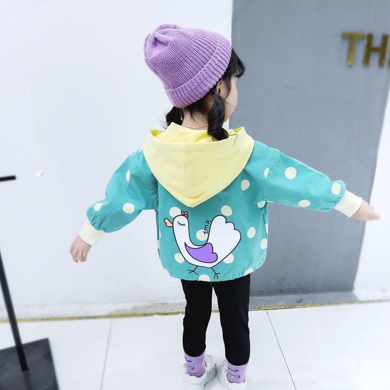 Geaca de copii actuala pentru fete in doua culori cu buzunare si aplicatie