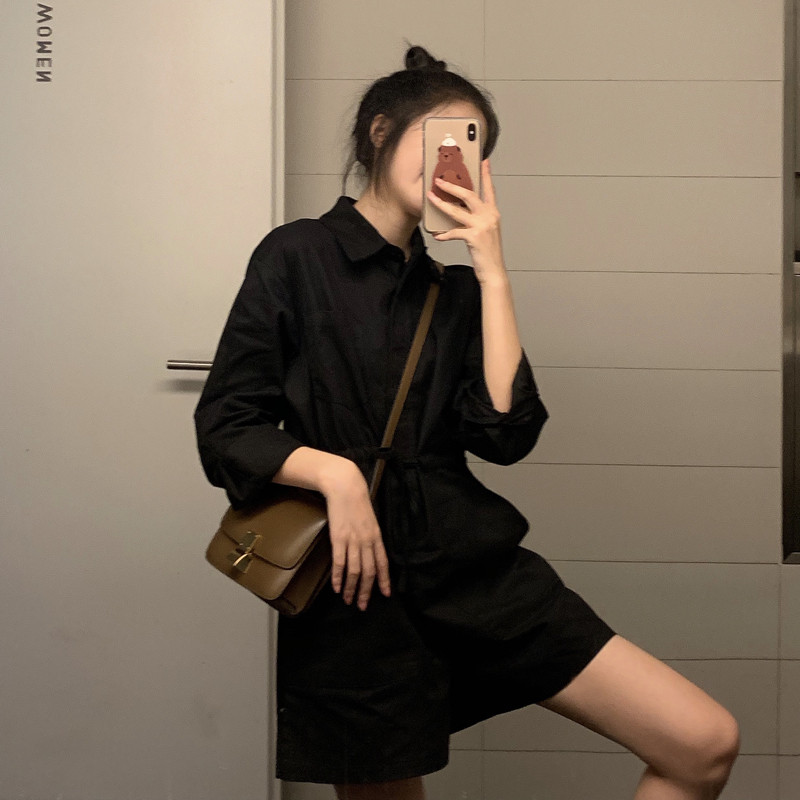 Salopetă scurtă de damă cu legături în talie în două culori