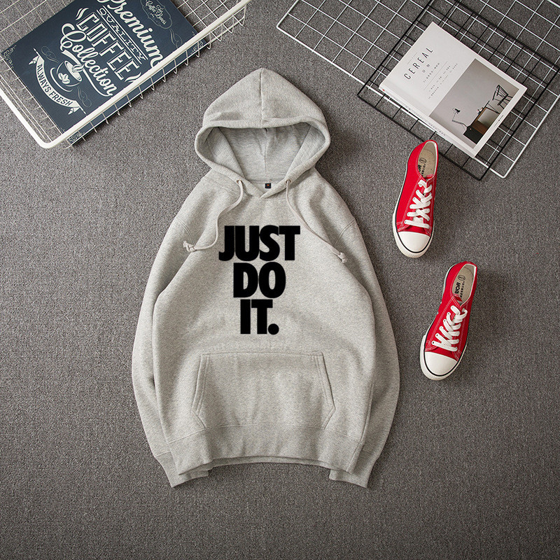 Hit γυναικείο φούτερ με πολύχρωμη επιγραφή και κουκούλα σε διάφορα χρώματα