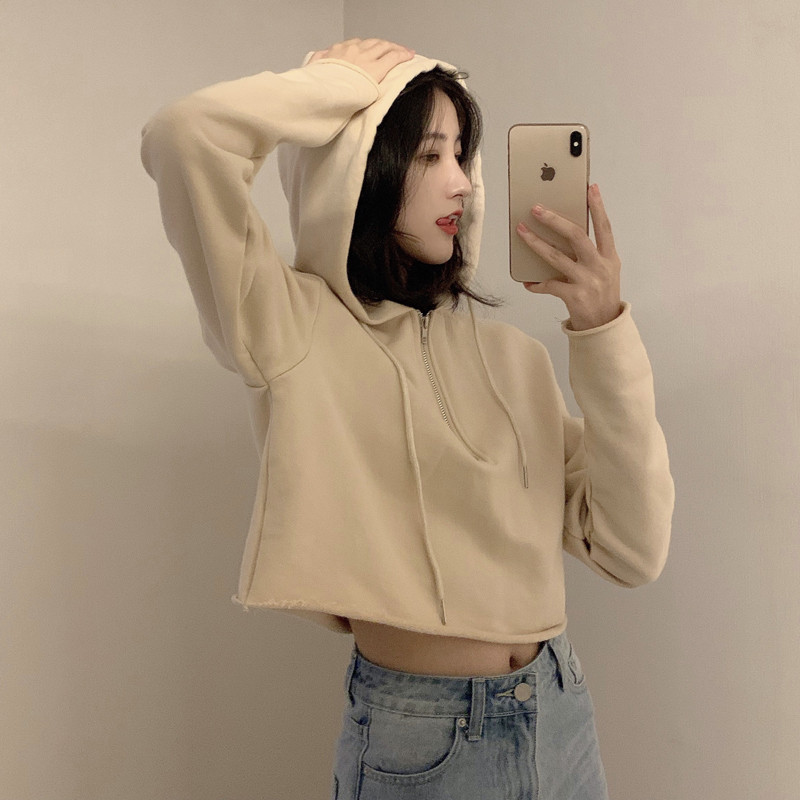 Hanorac scurt de dama cu gluga si cravate in trei culori