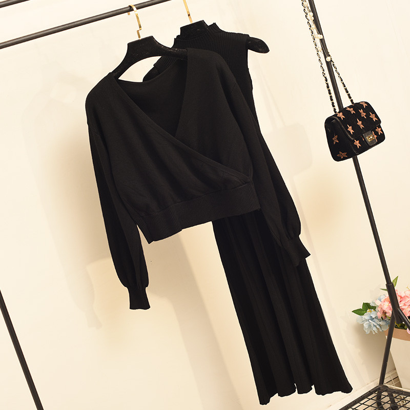 Naprakész női szett, amely egy pulóvert és egy hosszú ruhát tartalmaz különböző színekben