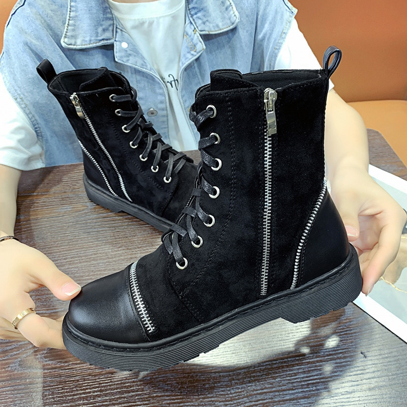 Μοντέρνα καθημερινές γυναικείες μπότες σε μαύρο και μπεζ χρώμα από eco σουέντ