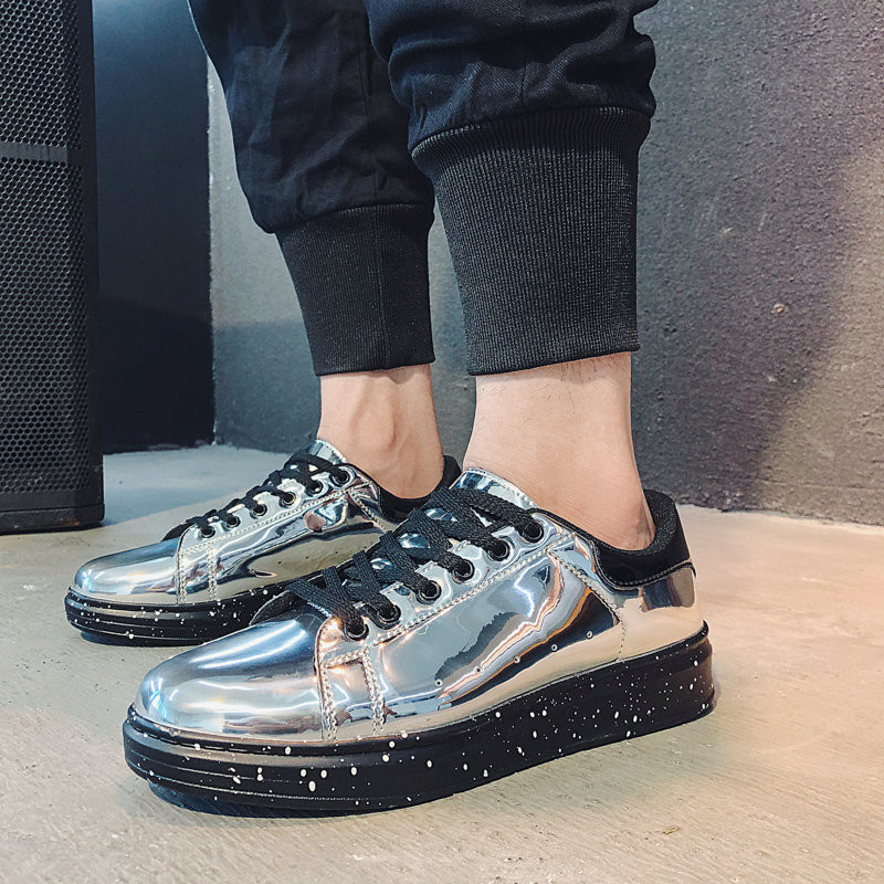 Tenisi moderni pentru bărbați în negru, albastru și gri