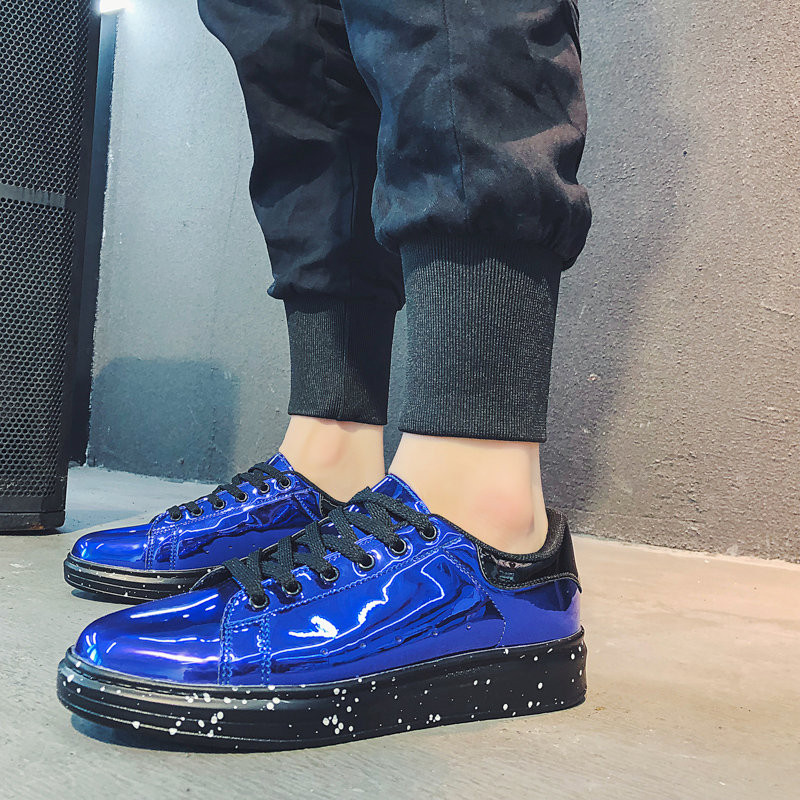 Tenisi moderni pentru bărbați în negru, albastru și gri