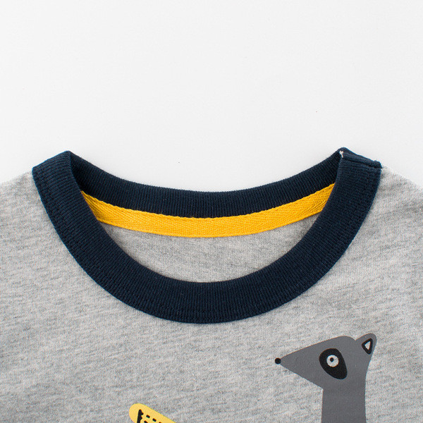 Παιδική μπλούζα σε γκρι χρώμα με εφαρμογή και τσέπη για αγόρια