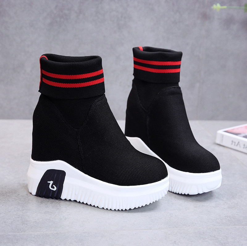 Cizme casual de dama cu platforma de culoare neagra fara inchidere