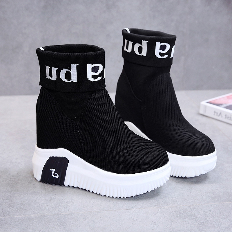 Cizme casual de dama cu platforma de culoare neagra fara inchidere