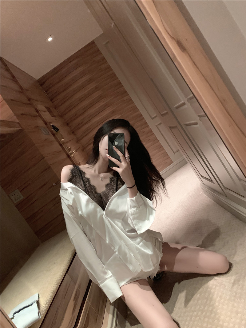 Γυναικεία πουκάμισο σε λευκό χρώμα με  δαντέλας