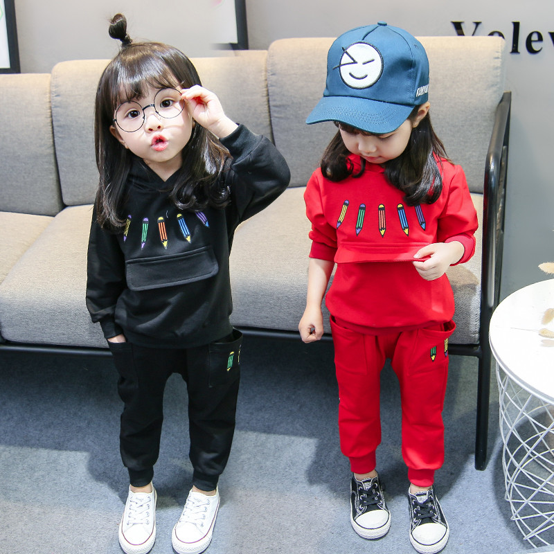 Детски комплект в черен и червен цвят с апликация за момичета