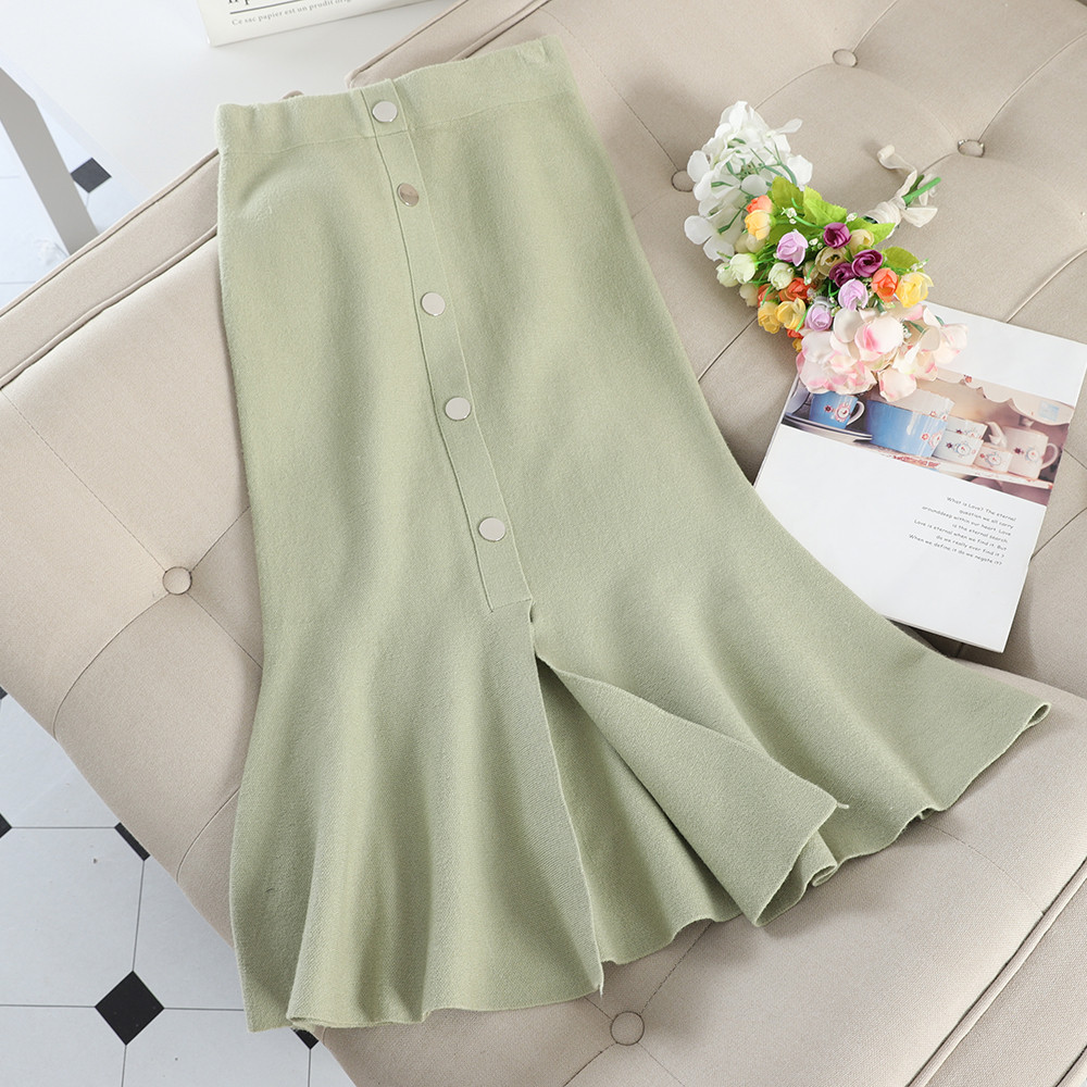 Model de fustă de damă modern croiat cu nasturi în mai multe culori