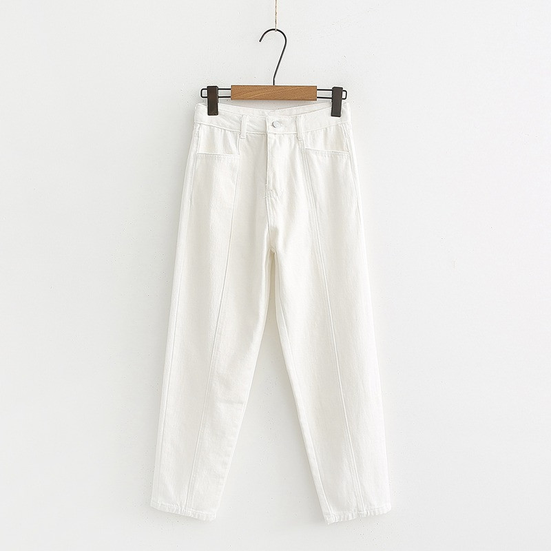 Модерен дамски панталон с джобове в бял и бежов цвят