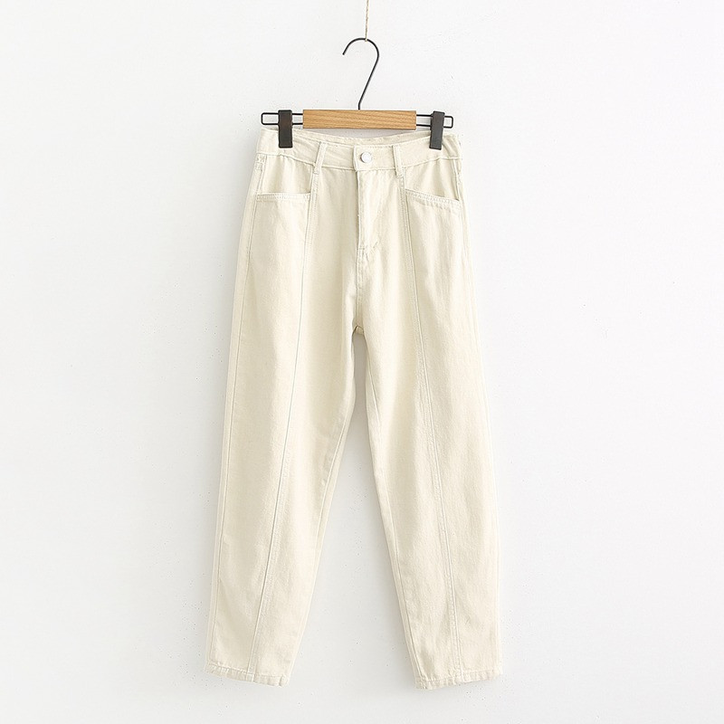 Модерен дамски панталон с джобове в бял и бежов цвят