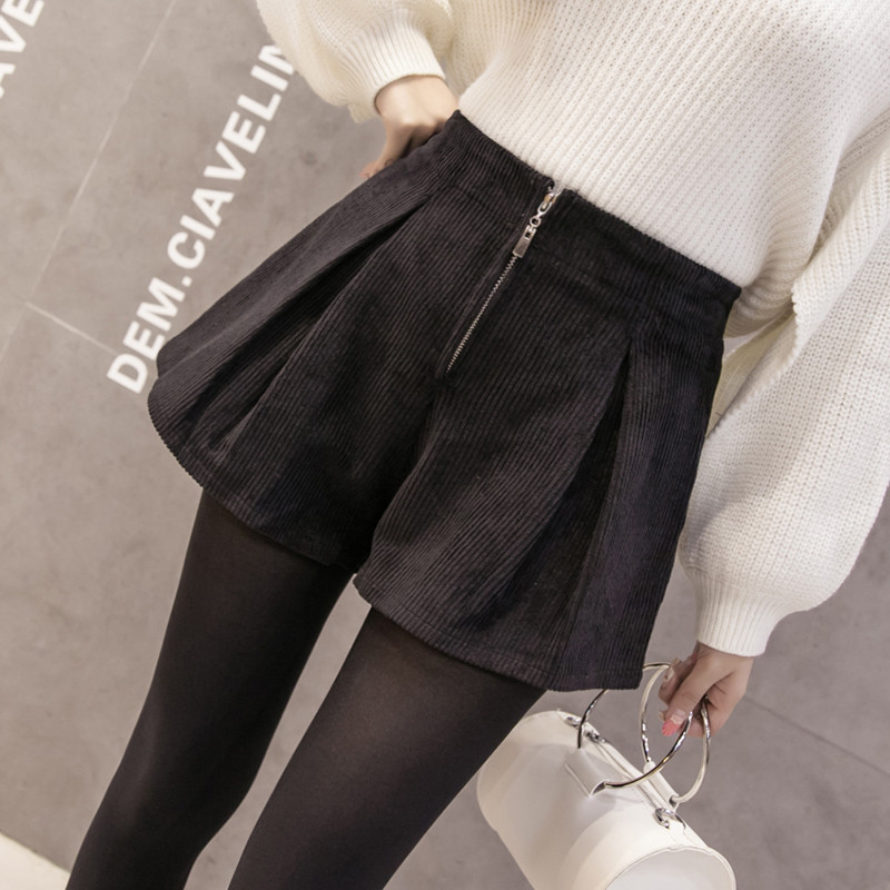 Pantaloni scurți de damă actuali cu fermoar în două culori