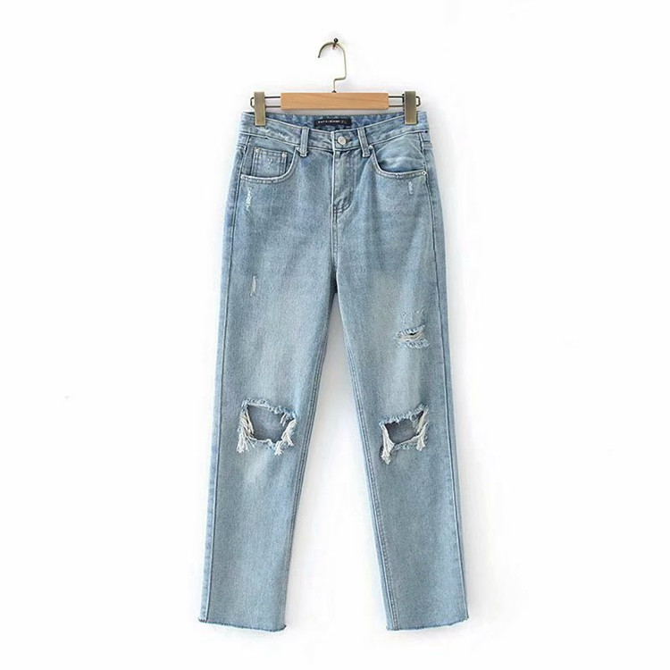 Női farmer - egyenes modell szakadt motívummal