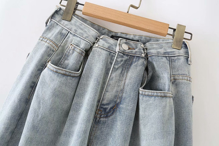 Blugi de dama de culoare deschisa - model larg