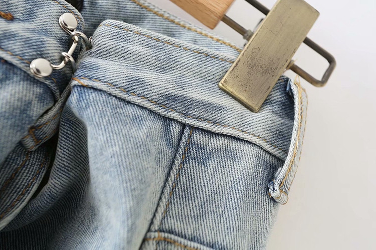 Blugi de dama de culoare deschisa - model larg