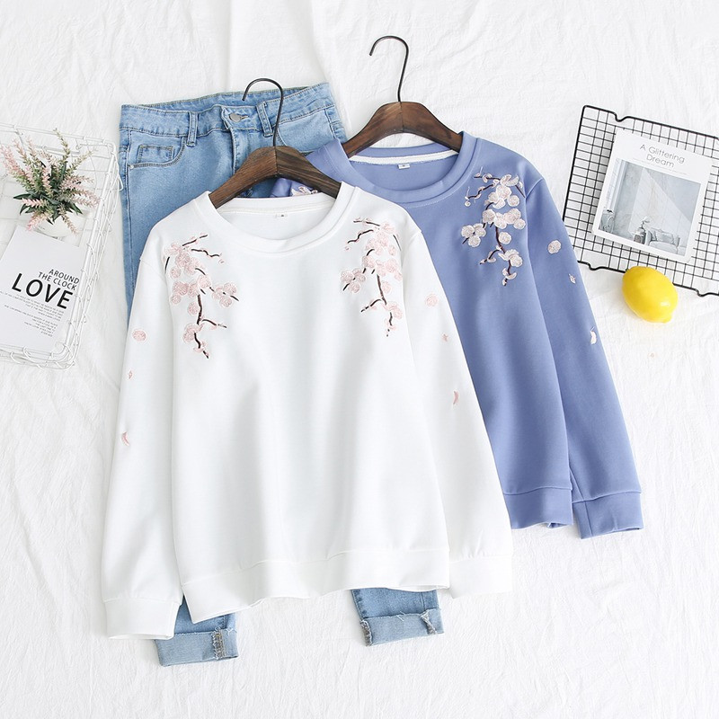 Νέο μοντέλο γυναικεία μπλούζα με O-λαιμό και κέντημα σε δύο χρώματα