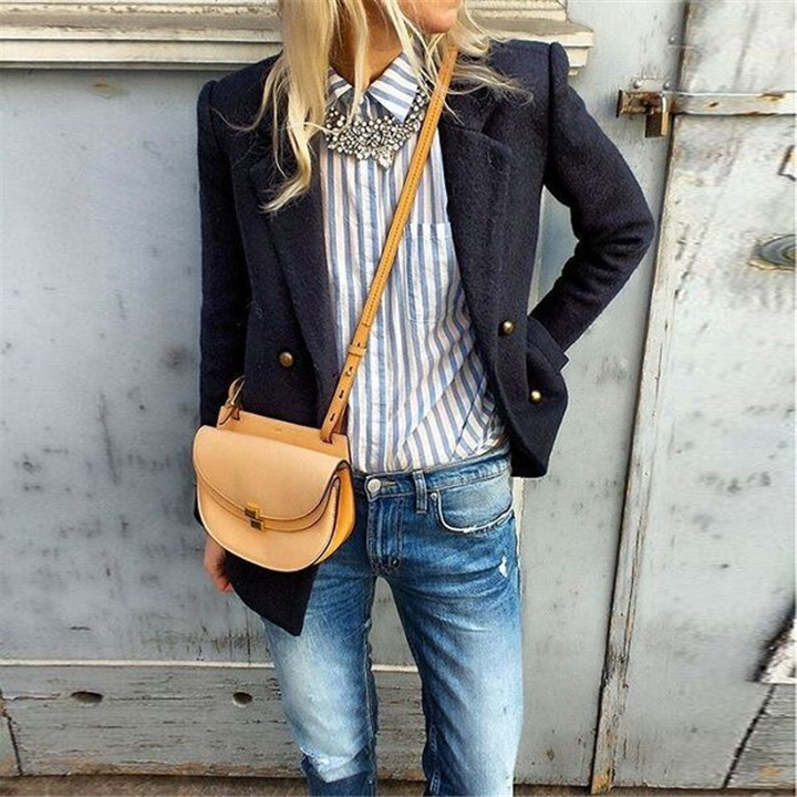 Geaca de dama eleganta cu nasturi in trei culori