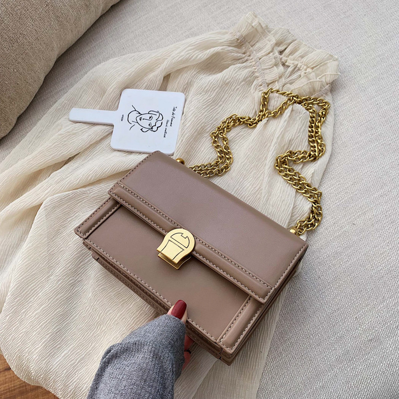 Κομψή γυναικεία τσάντα σε διάφορα χρώματα