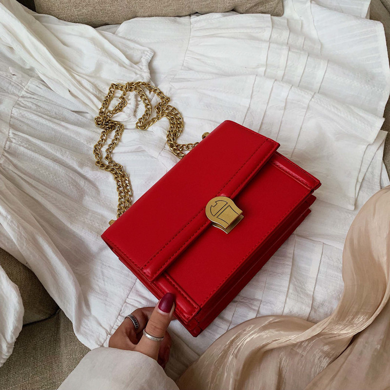 Κομψή γυναικεία τσάντα σε διάφορα χρώματα