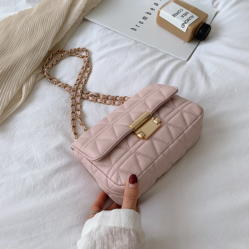 Geanta de dama din piele cu inchidere metalica in cinci culori diferite