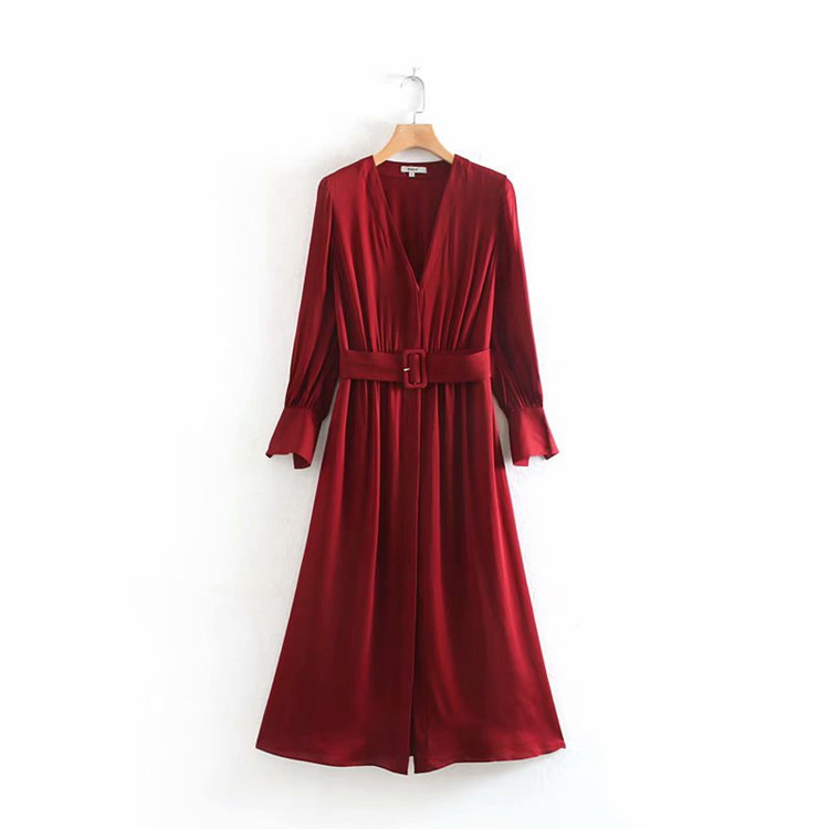 Hosszú bordó női ruha, derekán övvel