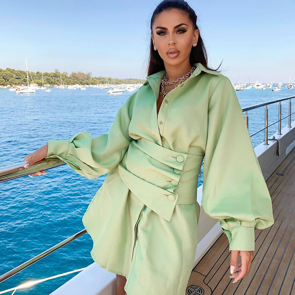 Rochie de dama model NOU cu maneci lungi late de culoare verde