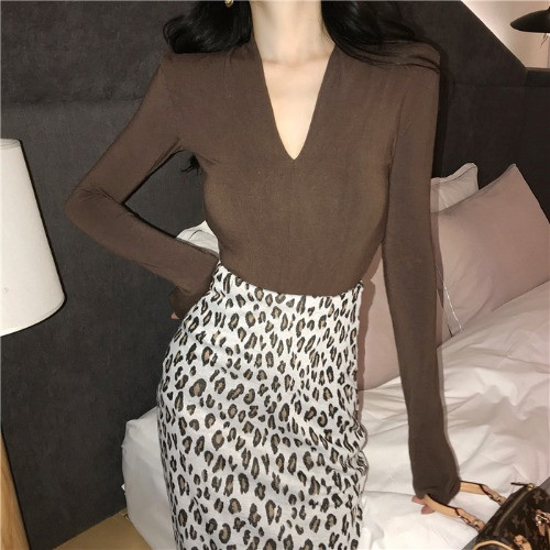 Γυναικέια μπλούζα με βαθύ λαιμόκοψη σε διάφορα χρώματα