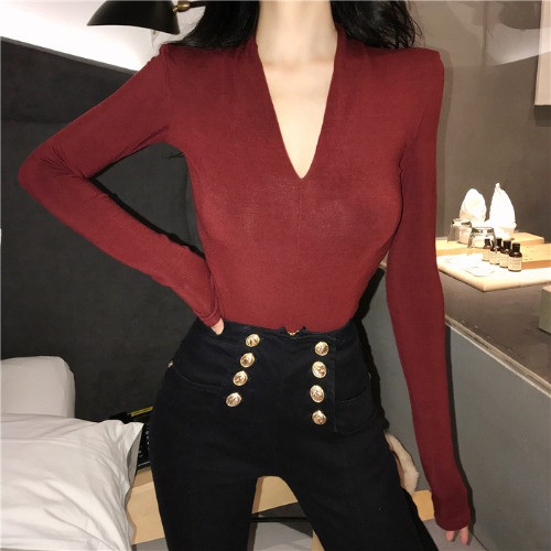 Γυναικέια μπλούζα με βαθύ λαιμόκοψη σε διάφορα χρώματα