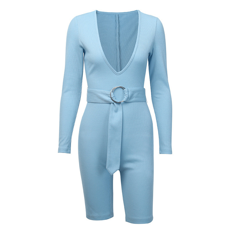 Salopetă de damă de ultimă oră, în două culori, cu un decolteu adânc