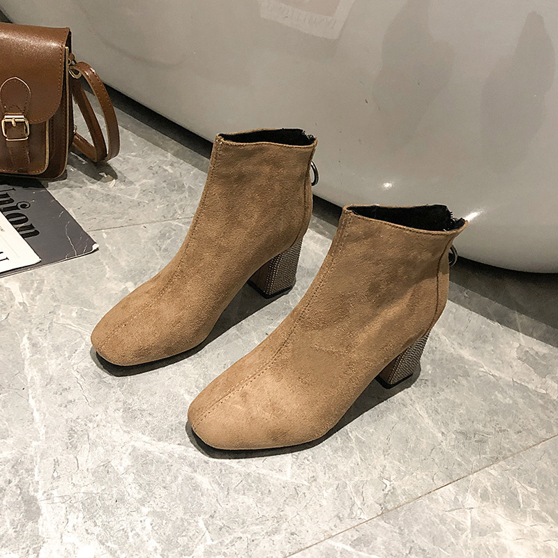 Ghete de dama moderne cu toc gros si pietre in negru si maro