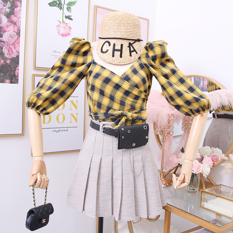 Bluză de damă modernă cu decolteu spitz în trei culori