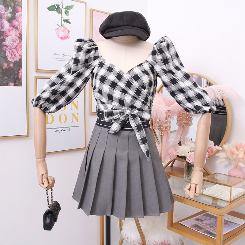 Bluză de damă modernă cu decolteu spitz în trei culori