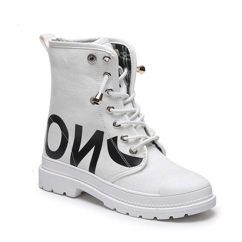 Alkalmi női csizma fűzővel és felirattal három színben