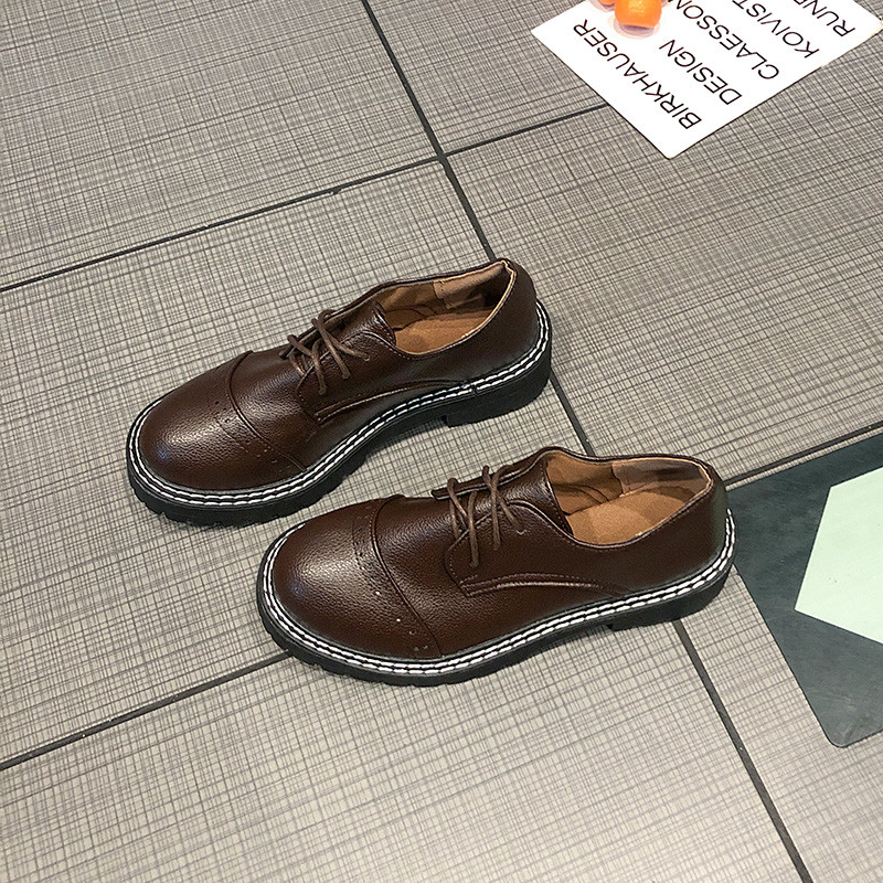 Κομψά γυναικεία παπούτσια με κορδόνια σε μαύρο και καφέ χρώμα