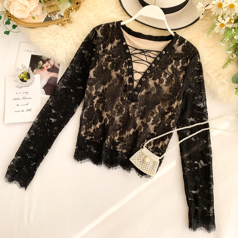 Bluză de damă elegantă cu dantelă și cravate în alb-negru