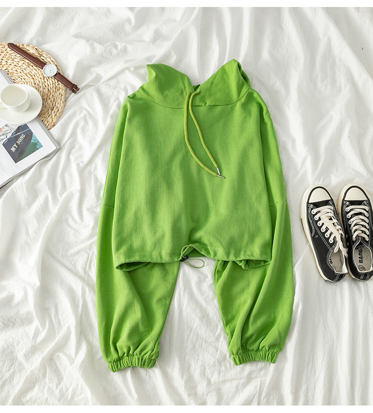 Casual γυναικεία μπλούζα σε πράσινο και λευκό χρώμα με κουκούλα