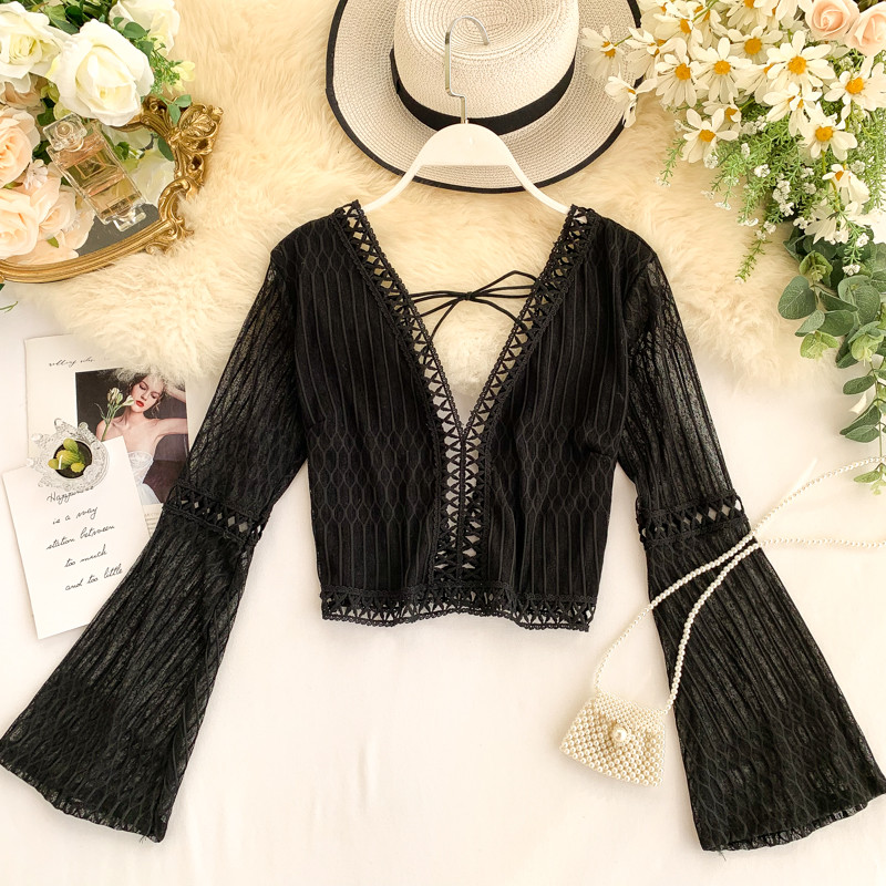 Bluză scurtă de damă elegantă cu mâneci lotus în alb și negru