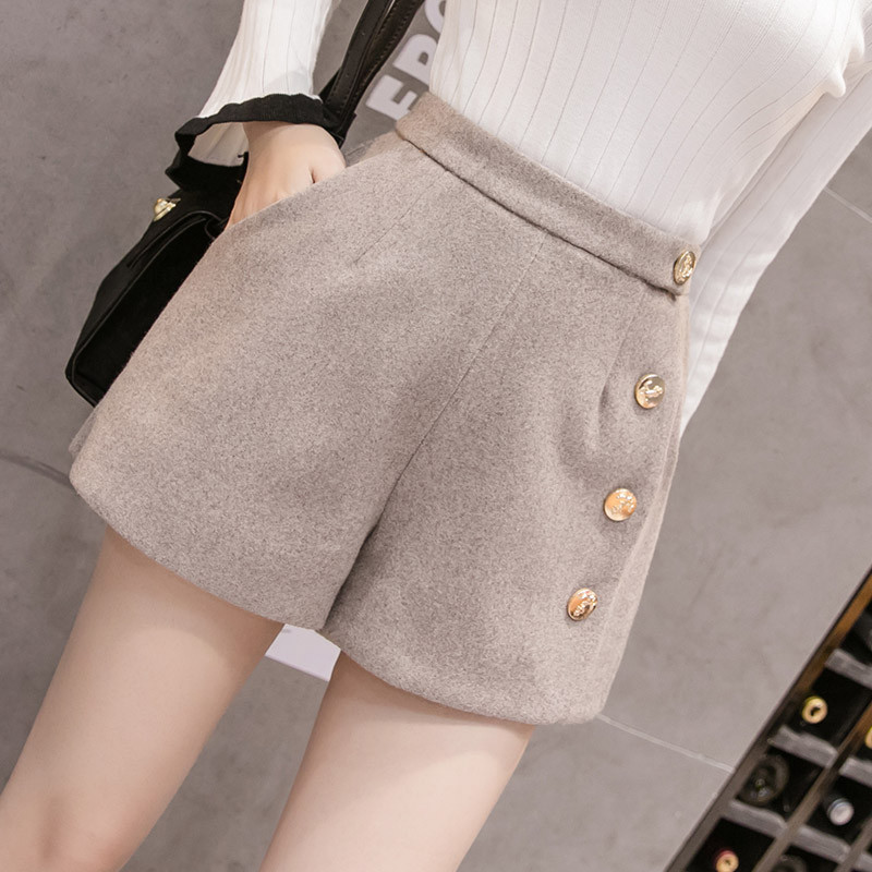 Pantaloni scurti eleganti de dama in trei culori cu nasturi laterali