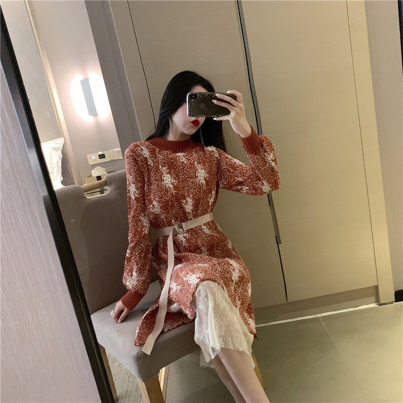 Hosszú kötött ruha két színben, csipkével