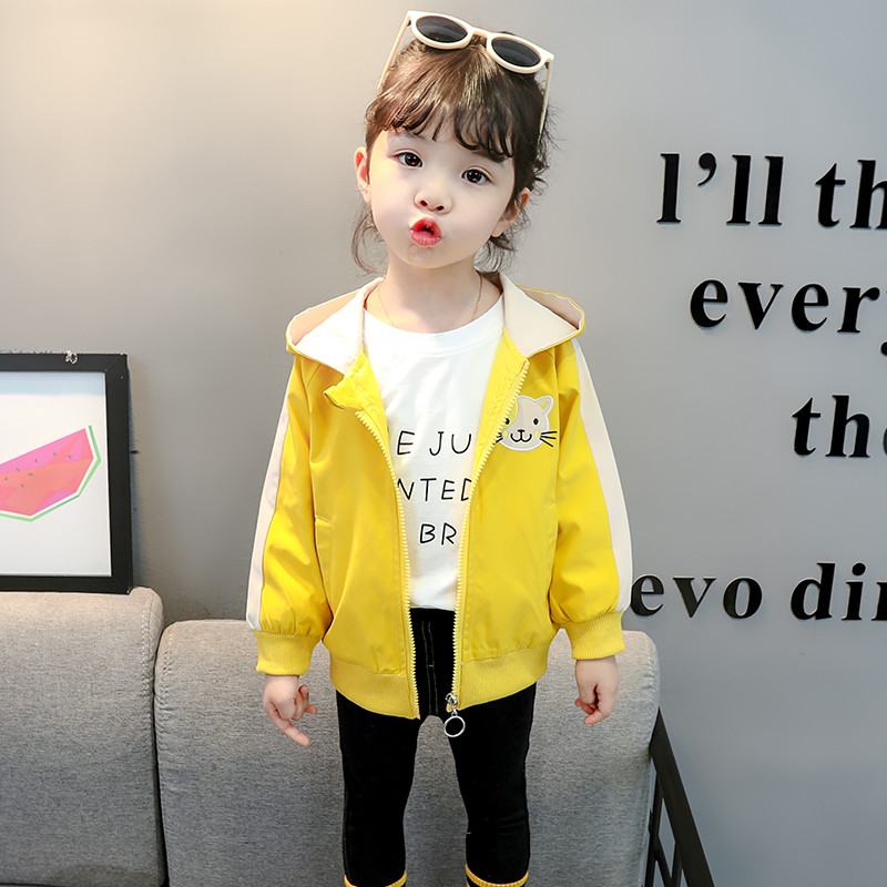 Piros és sárga gyerekkabát lányoknak hímzéssel