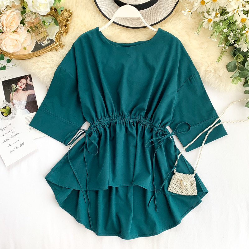 Καθημερινή γυναικεία μπλούζα με κοντό μανίκι ασύμμετρο σχέδιο σε διάφορα χρώματα