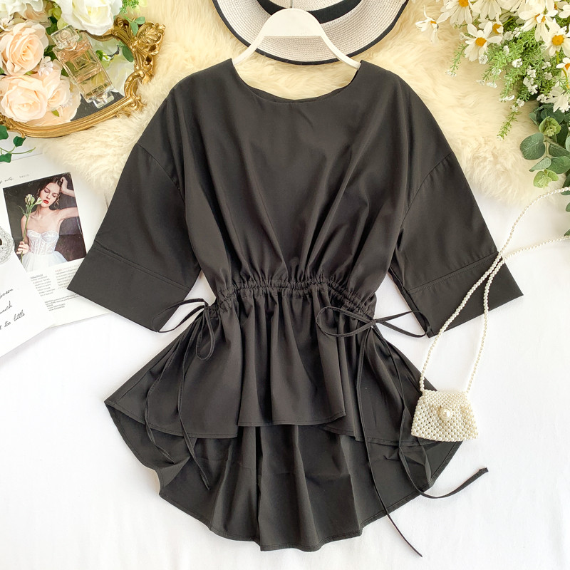 Καθημερινή γυναικεία μπλούζα με κοντό μανίκι ασύμμετρο σχέδιο σε διάφορα χρώματα