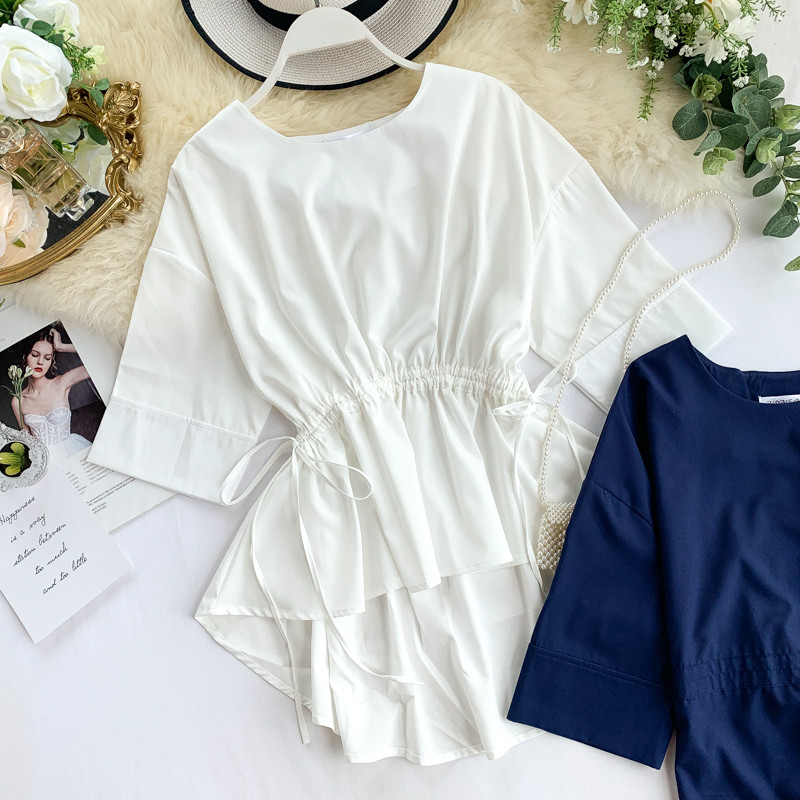 Καθημερινή γυναικεία μπλούζα με κοντό μανίκι ασύμμετρο σχέδιο σε διάφορα χρώματα